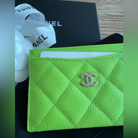 NWT: Chanel 24S Neon Green Caviar Quilted Card Holder - Picture 3 of 5